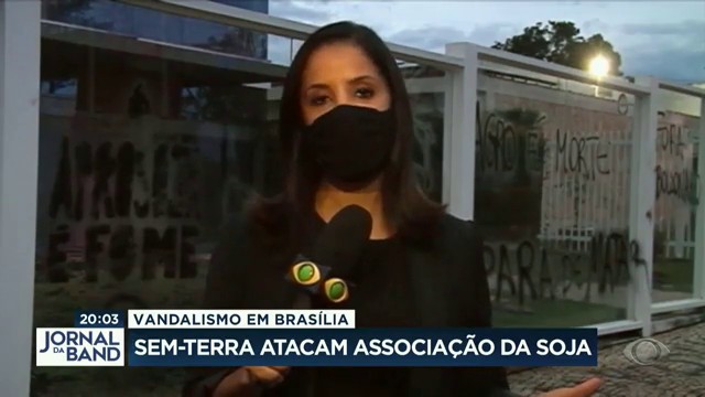 Sem-terra atacam associação da soja Reprodução TV