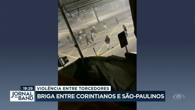 Briga de torcidas após clássico em São Paulo acaba em prisão Reprodução TV