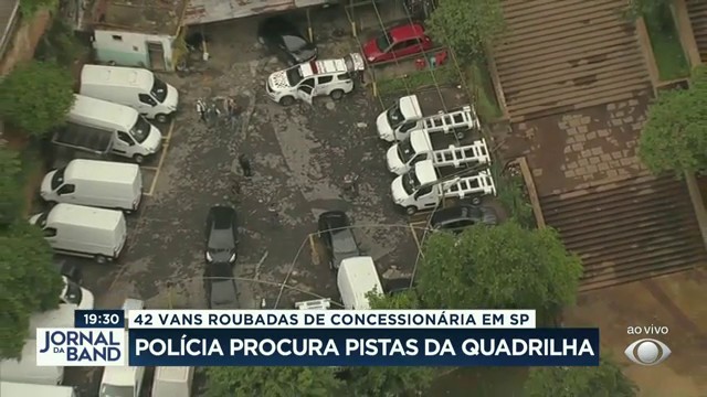 Polícia procura pistas de quadrilha das vans Reprodução TV