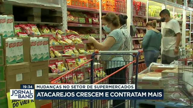 Atacarejos crescem e contratam mais1) Reprodução TV