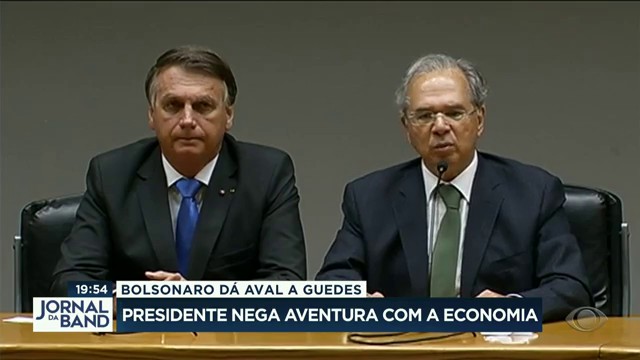 Jair Bolsonaro dá apoio a Paulo Guedes