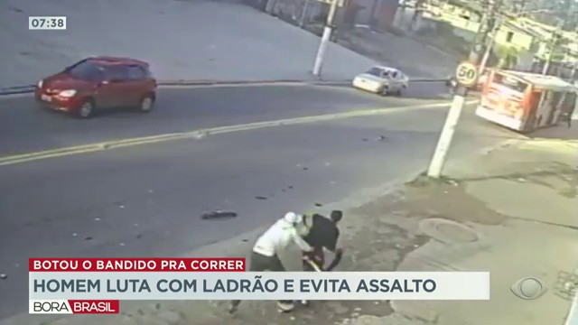 Homem luta com ladrão e evita assalto em São Paulo Reprodução TV
