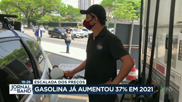 Gasolina já aumentou 37% em 2021 Reprodução TV