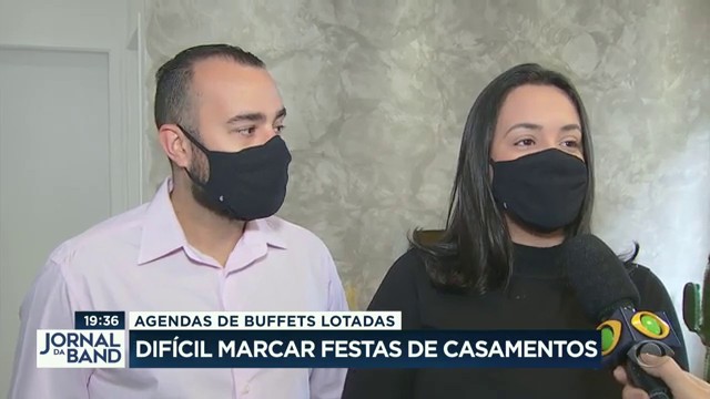 Noivos estão tendo dificuldade pra conseguir marcar casamentos Reprodução TV