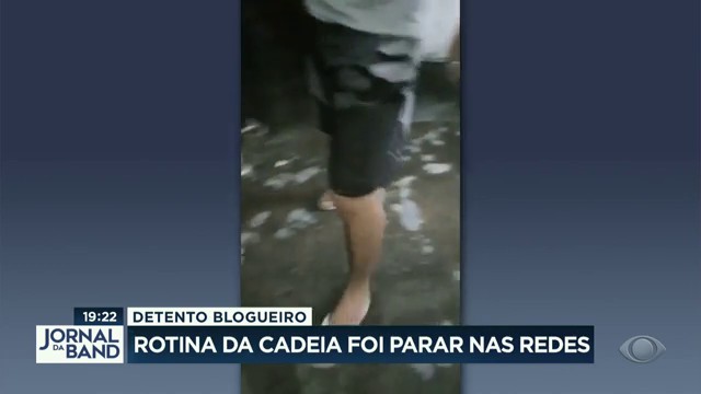 Detento blogueiro: rotina da cadeia foi parar nas redes Reprodução TV