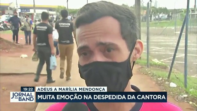 Muita emoção na despedida de Marília Mendonça Reprodução TV