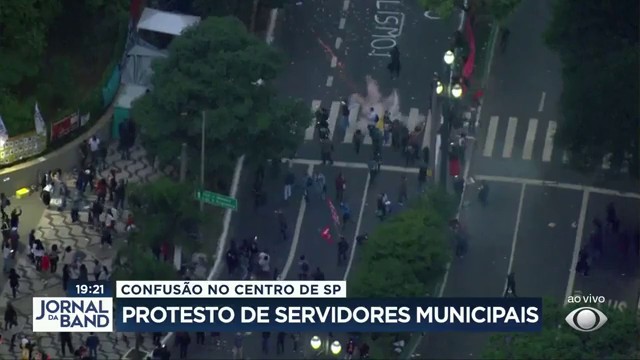 Confusão no centro de São Paulo: protesto de servidores municipais Reprodução TV