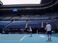 Djokovic treina para Aberto na Austrália