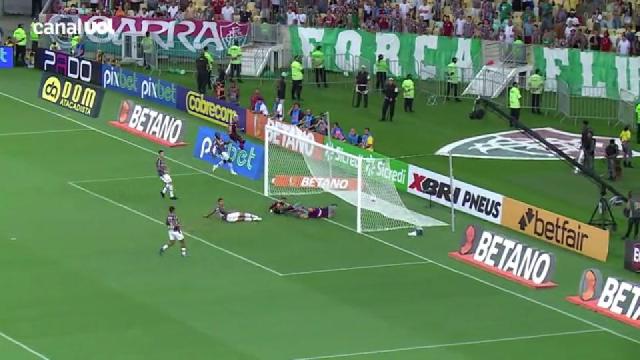 Fluminense marca no fim e vence Flamengo em clássico de muita confusão -  06/02/2022 - UOL Esporte