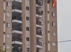 Vídeo: Incêndio atinge apartamento no 13º andar de prédio em Jacareí