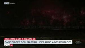 Bandeiras com mastro nos estádios de São Paulo