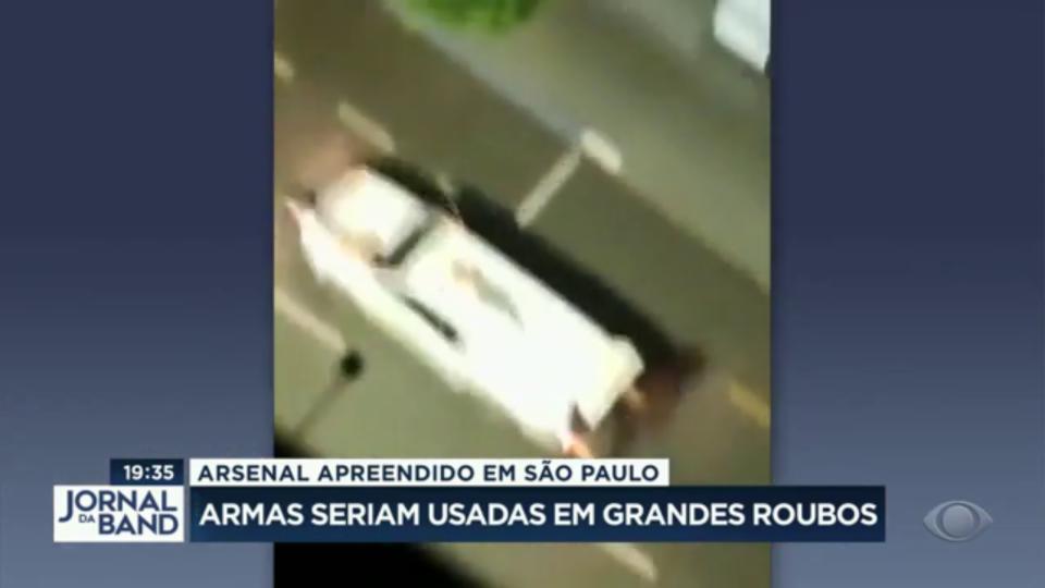 Arsenal com fuzis, pistolas e explosivos é apreendido dentro de casa na  Zona Leste de São Paulo, São Paulo