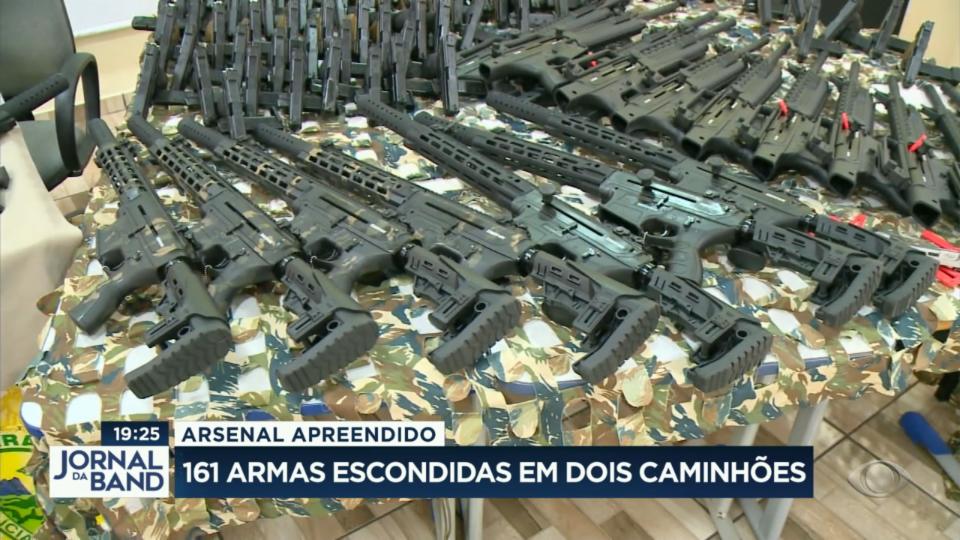 Arsenal: 5 armas e quase 6.500 munições são apreendidas em casa no Paraná -  RIC Mais