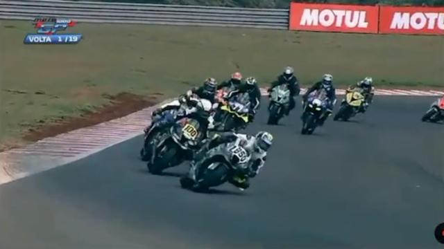 Acidente durante corrida de moto deixa dois pilotos mortos