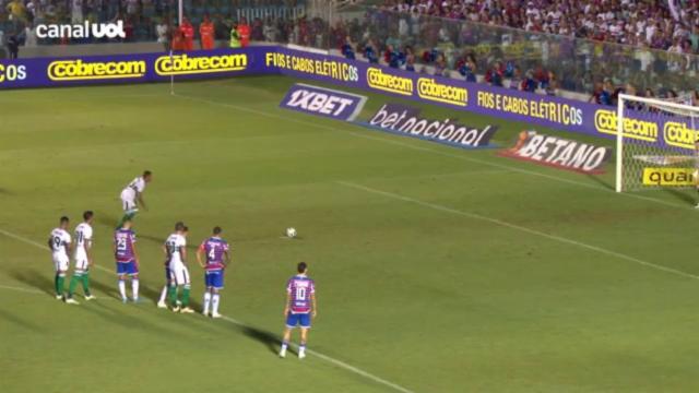 Perdeu! Robson cobra pênalti e bola 'carimba' o travessão. - 27/08/2023 ...