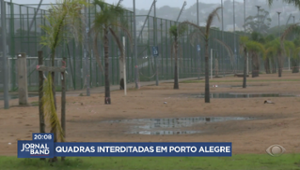 Quadras são interditadas após chuvas em Porto Alegre