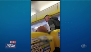 Discussão entre passageiros vira briga generalizada em avião
