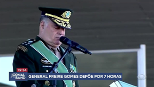 General Freire Gomes depões por 7 horas na PF