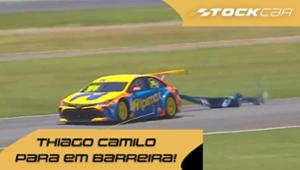 Stock Car: Thiago Camilo bate em barreira inflável, que danifica seu carro