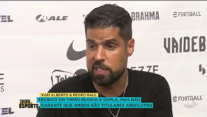 António Oliveira elogia dupla de ataque Corinthiana