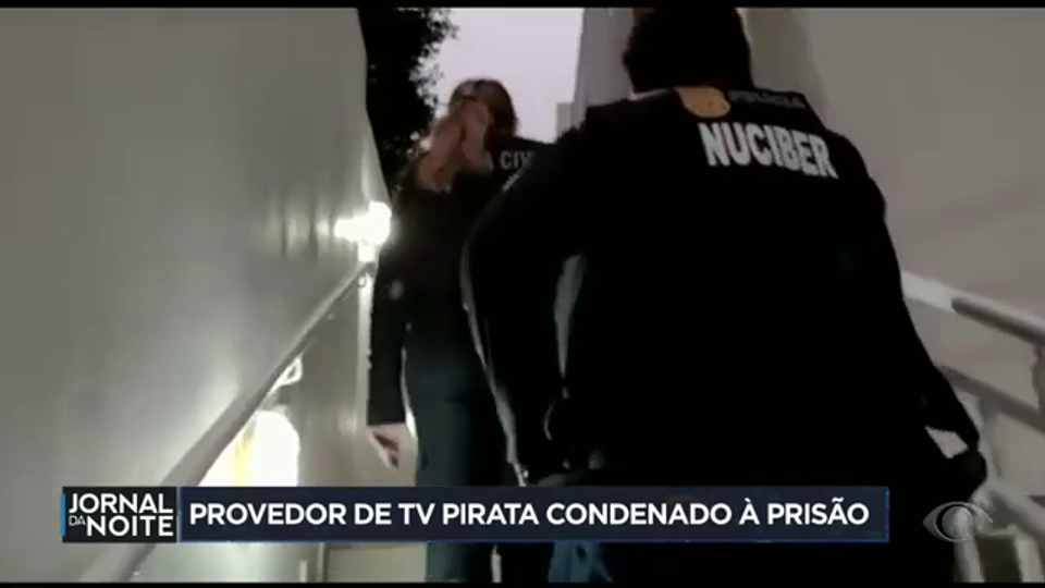 Justiça brasileira condena prisão de provedor de TV pirata na internet - Band Jornalismo