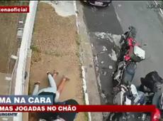 Vitimas de bandidos de moto são jogadas no chão