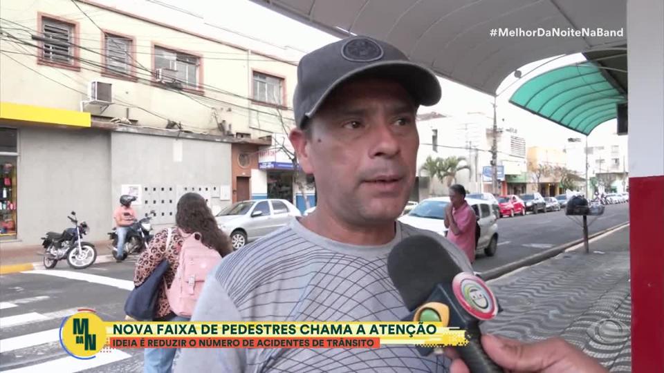 Faixa de pedestre diferentona chama atenção de pedestres em Apucarana