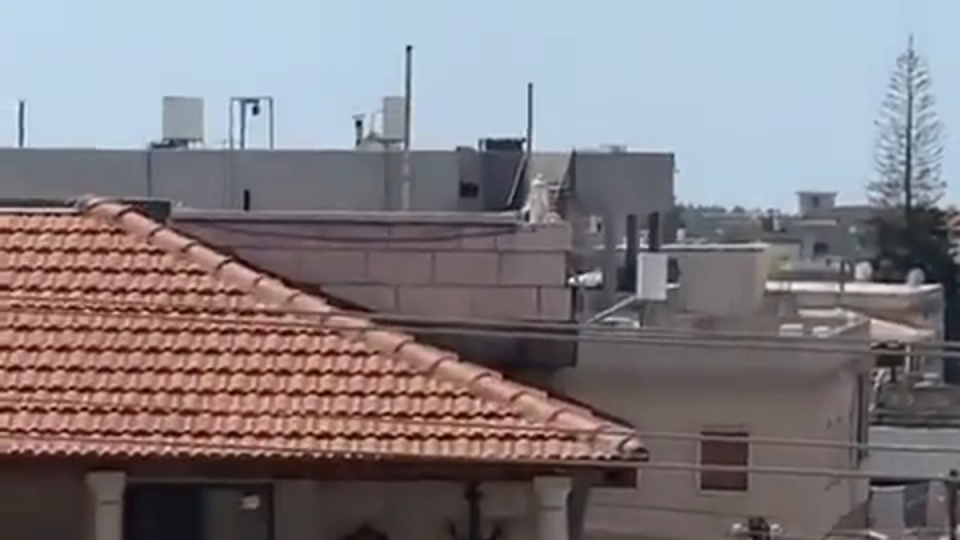 Drone do Hezbollah atinge centro comunitário em Israel