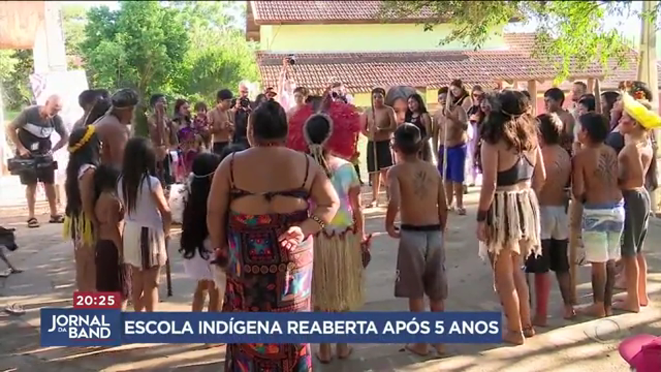 Crianças indígenas retornam à escola fechada há 5 anos no RS