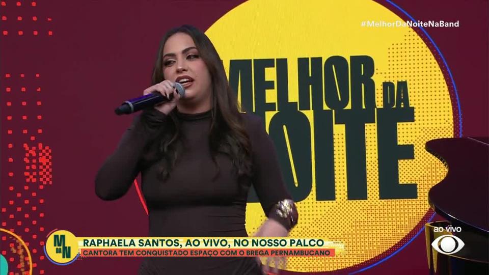 Ícone do estilo brega, Raphaela Santos estreia no palco do Melhor da Noite