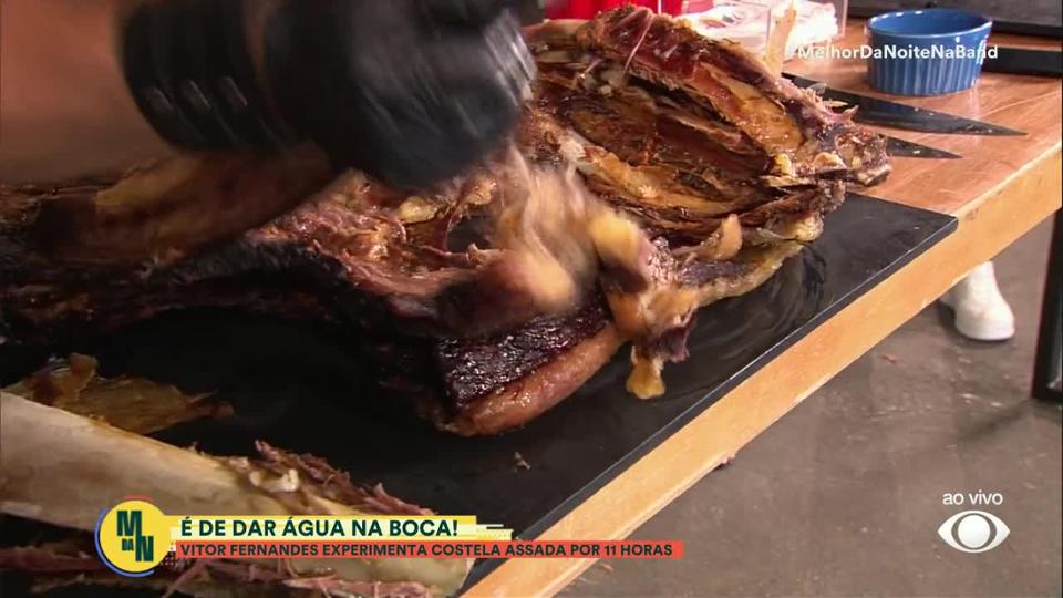 Chef Daniel Nogueira assa costela por 11 horas em fogo de chão