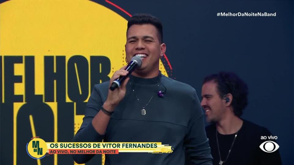 Vitor Fernandes canta "Vou Falar Que Não Quero" no palco do Melhor da Noite