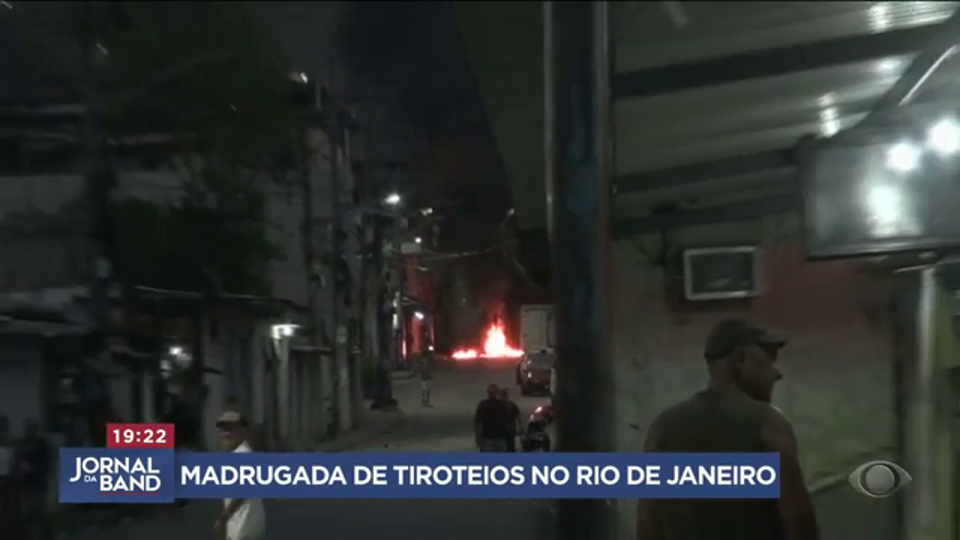 Tiroteio entre policiais e traficantes assusta moradores no Rio de Janeiro