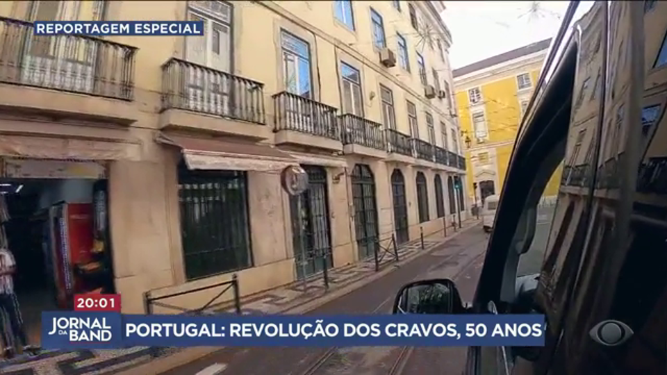 Músicas e símbolos foram cruciais para a Revolução dos Cravos em Portugal