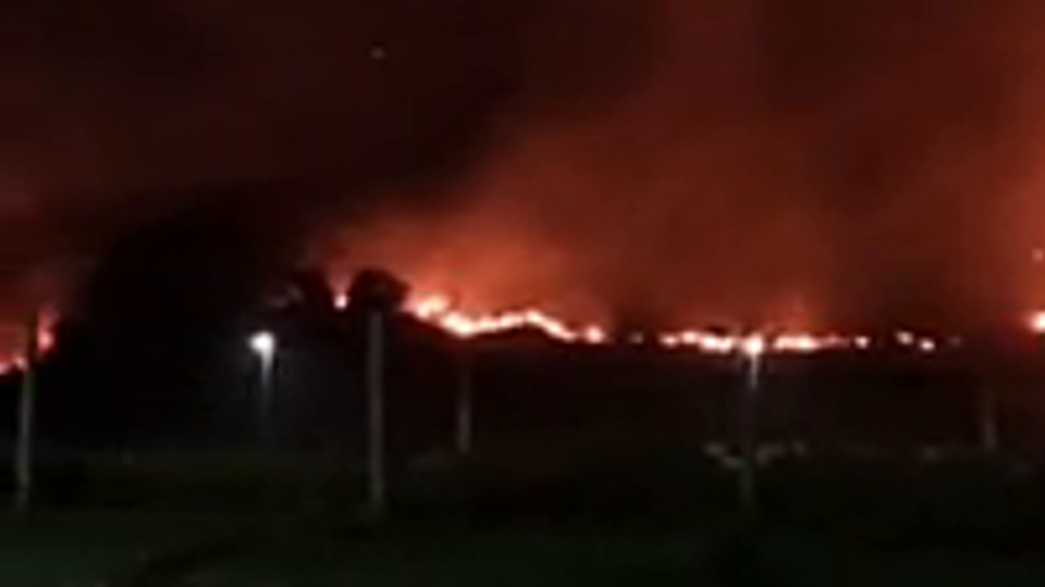 Incêndio atinge Morro da Baleia em Jundiaí