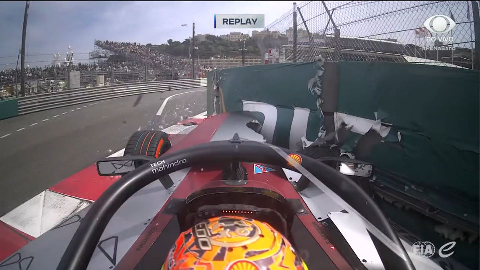 Edoardo Mortara bate forte no muro no E-Prix de Mônaco de Fórmula E