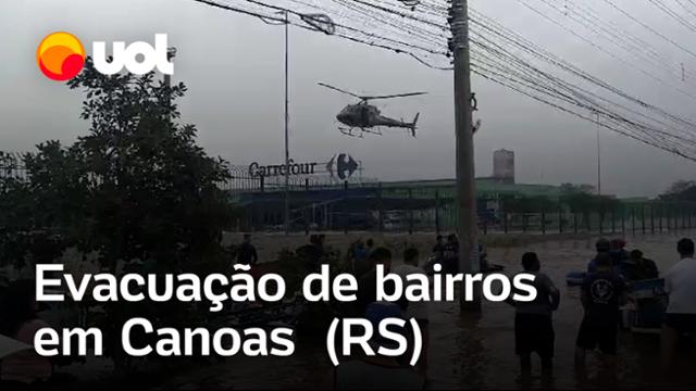 Moradores são resgatados de helicóptero em Canoas (RS)