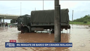 Resgate de barco em cidade isoladas no Rio Grande do Sul