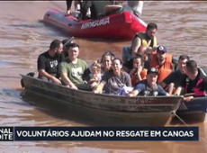 Moradores de Canoas-RS seguem ilhados, sem comida nem água