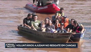 Moradores de Canoas-RS seguem ilhados, sem comida nem água