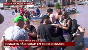 Enchentes no RS: crianças e idosos são resgatados