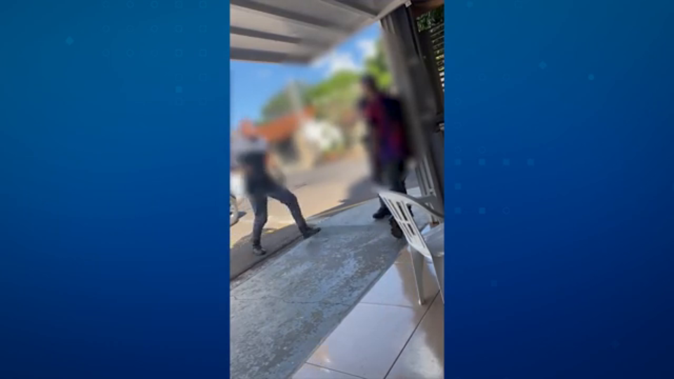 Vídeo: policiais militares são afastados após agressão em José Bonifácio