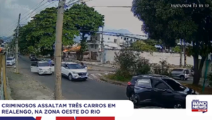 CRIMINOSOS ASSALTAM TRÊS CARROS EM  REALENGO, NA ZONA OESTE DO RIO