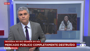 Mercado público de Porto Alegre fica completamente destruído