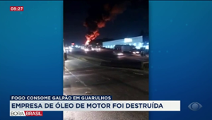Empresa de óleo de motor é destruída na Grande SP