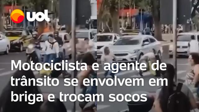 Motociclista e agente de trânsito saem no soco no meio da rua em Minas Gerais; vídeo flagra momento