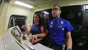 Catia Fonseca aprende a pilotar metrô de SP