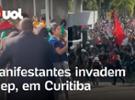 Manifestantes invadem Assembleia do Paraná contra projeto que terceiriza ge