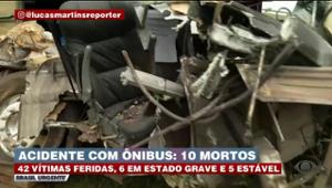 Acidente com ônibus deixa 10 pessoas mortas em SP