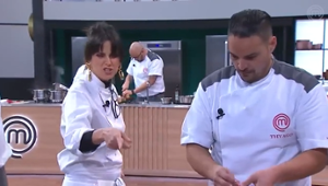 Helena Rizzo se irrita com cozinheiros em prova de serviço